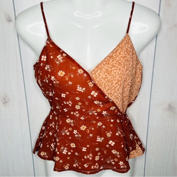 EUC Juniors Paper Crane Double Print Faux Wrap Peplum Top Size XS - Picture 4 of 9